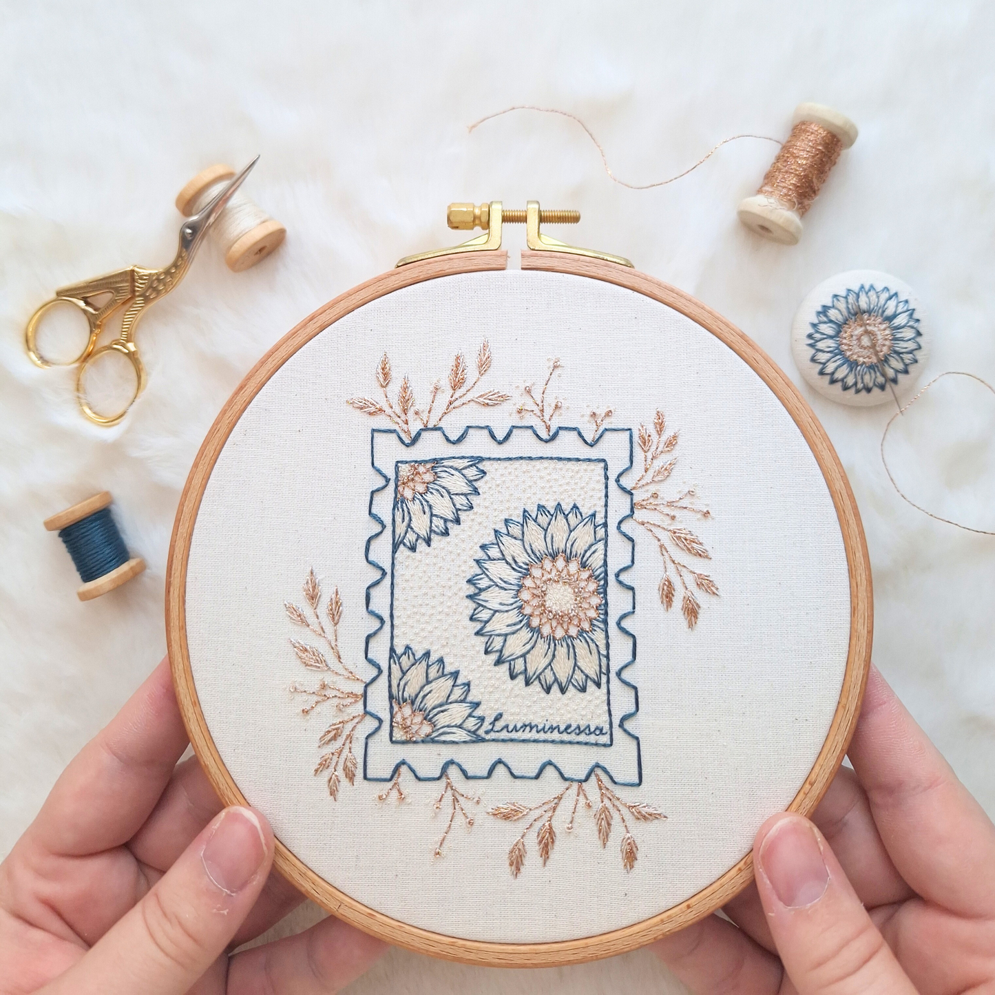 Patron de broderie - Postée au Soleil levant