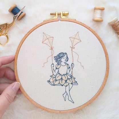 Kit de broderie - Calie Jolie rêveuse du ciel