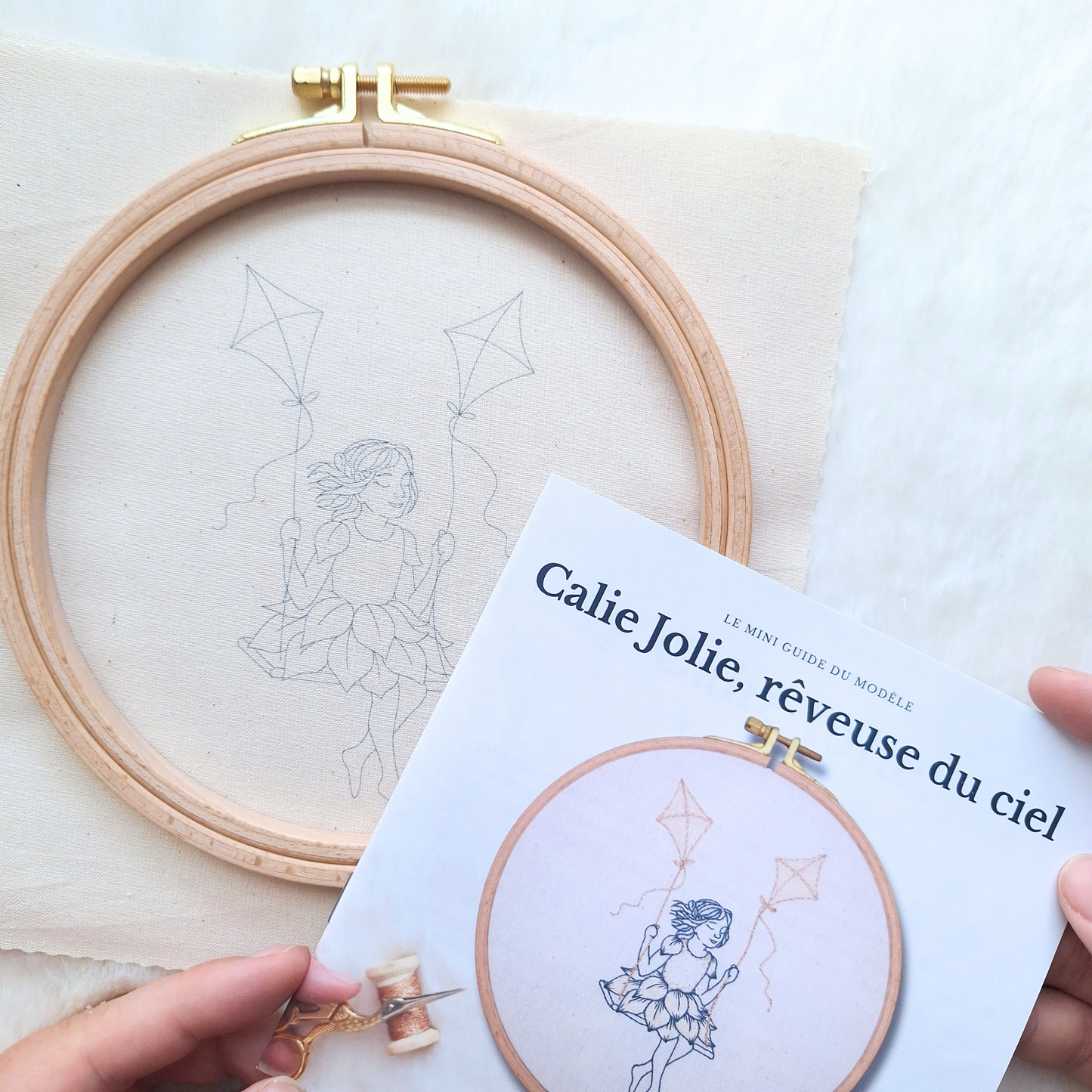 Kit de broderie - Calie Jolie, rêveuse du ciel