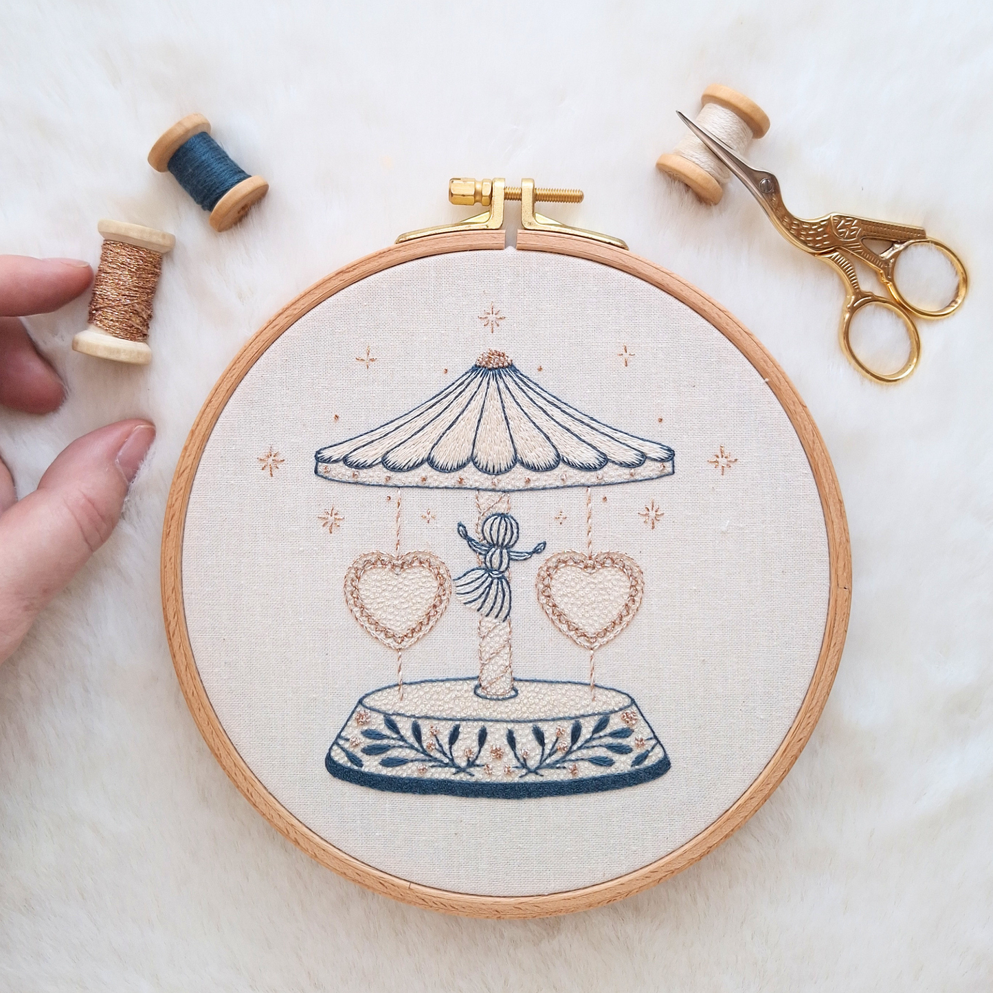 Patron de broderie - Le carrousel aux cœurs sacrés