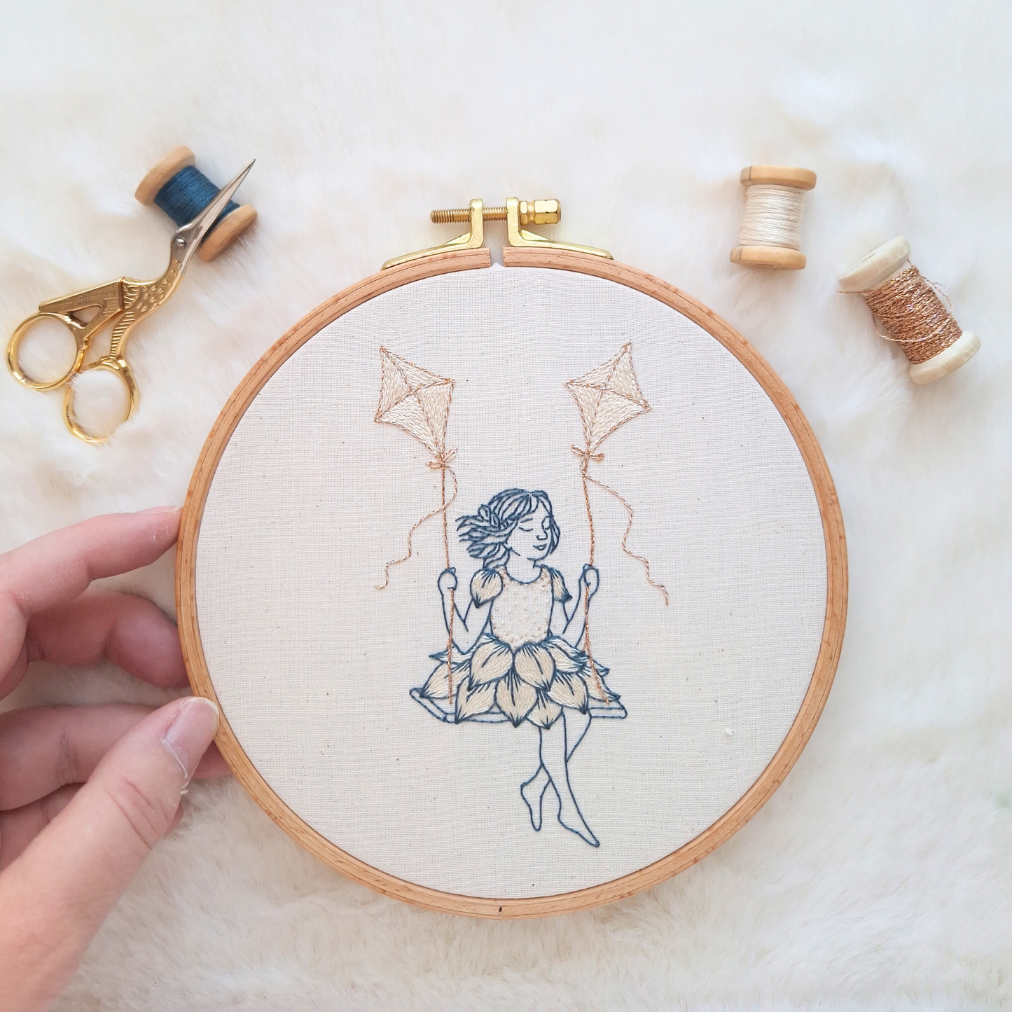 Patron de broderie - Calie Jolie, rêveuse du ciel
